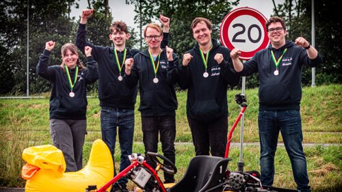 Podiumplek voor De Haagse Hogeschool-studenten tijdens Self Driving Challenge